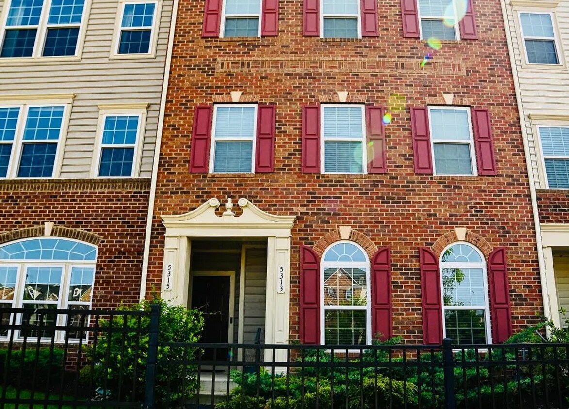 Primary Photo - 5319 S Center Dr