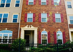 Building Photo - 5319 S Center Dr