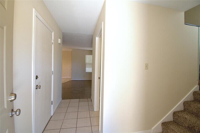 Foto del edificio - 6489 Hart Ln