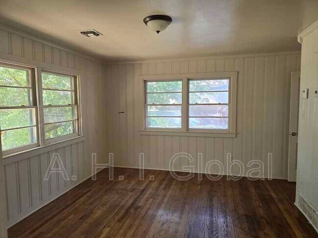 Foto del edificio - 4222 SW 11th Ave