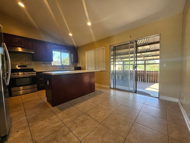 Building Photo - Single story home in Riverside Airport Nei...