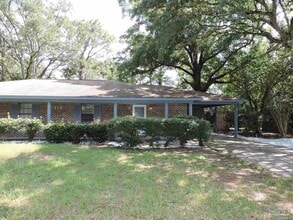 Building Photo - 1310 Pinnacle Dr