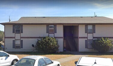 Building Photo - 605 Hospital Dr