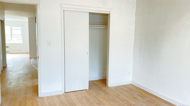 Foto del edificio - 61-11 217th St