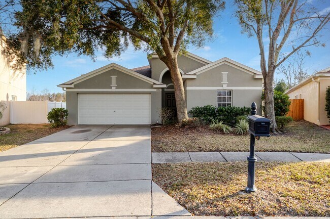 Foto del edificio - Highly Desirable Land O’ Lakes Rental With Easy Tampa Access