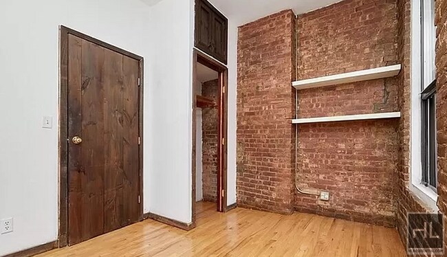 Foto del edificio - Large 2 bedroom Apartment on EAST 12 STREET
