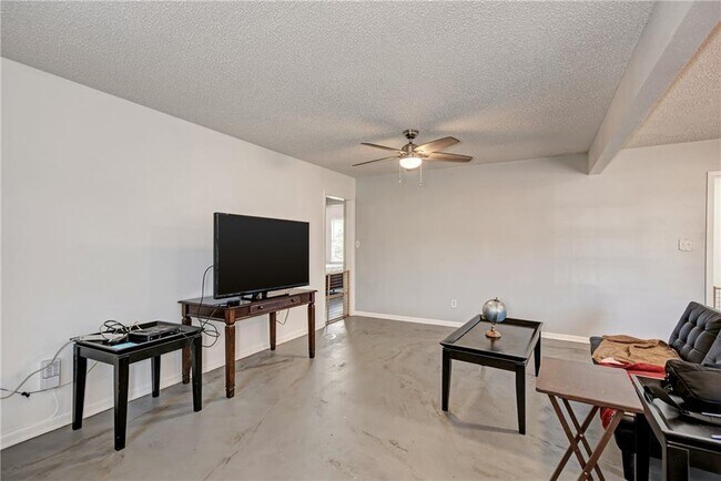 Foto del edificio - 4707 Mt Vernon Dr