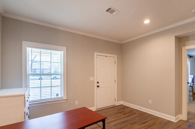 Foto del edificio - 154 Anneswood Rd