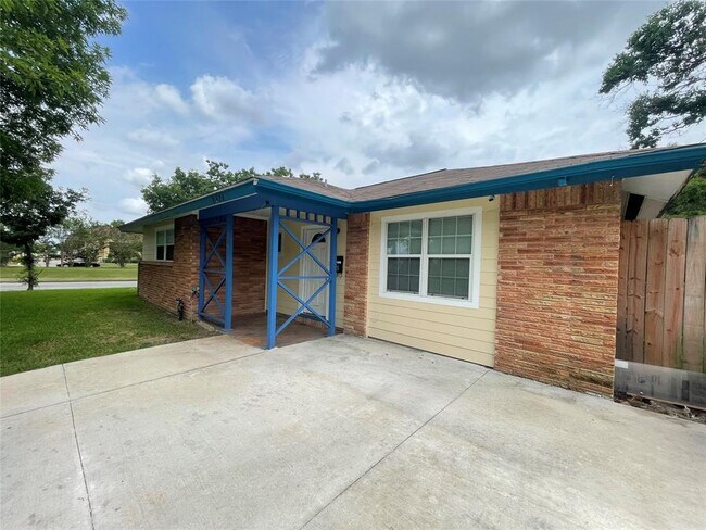Foto del edificio - 8626 Glenbrae St