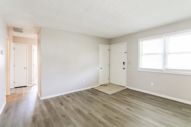 Building Photo - 6615 Cedar Ct