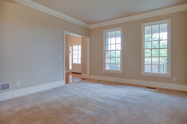 Building Photo - Hampton Golf Village