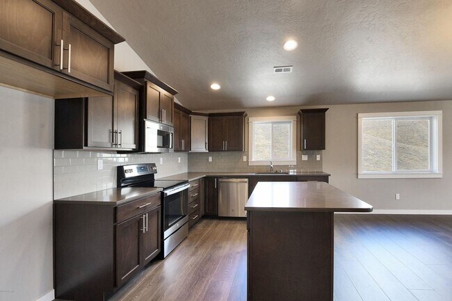 Building Photo - House in Selah!
