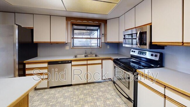 Foto del edificio - 2265 Montebello Dr W