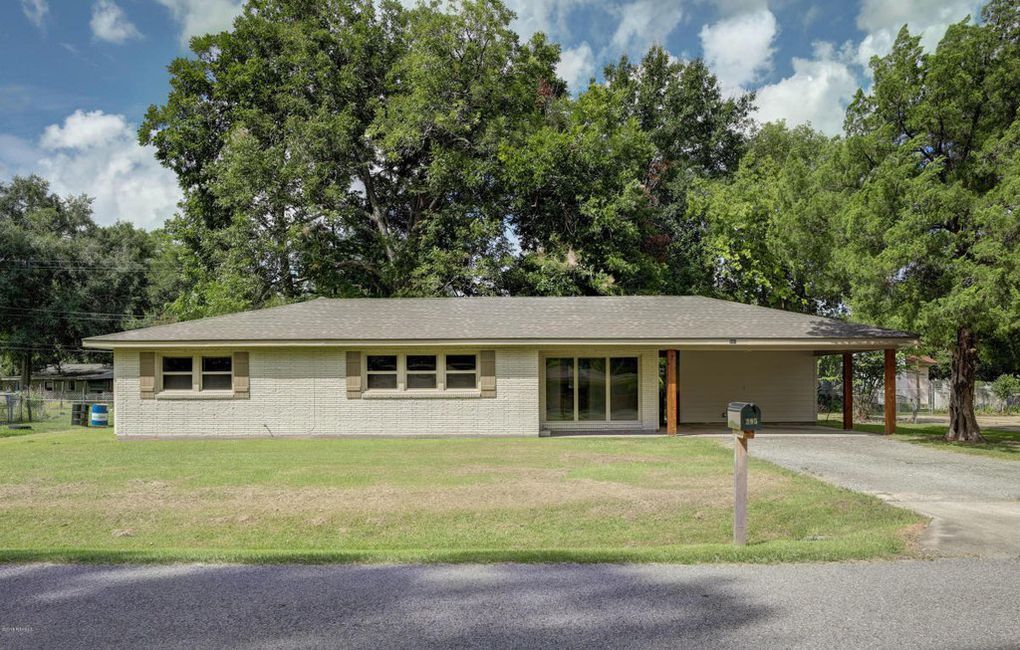 Front Elevation of House - 305 Felicie Dr
