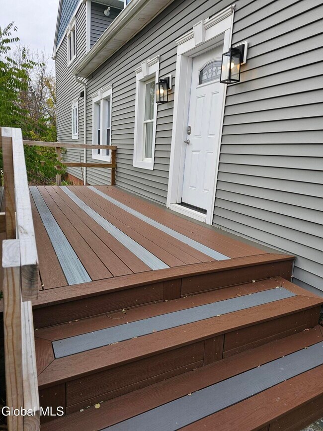 Foto del edificio - 489 Grooms Rd