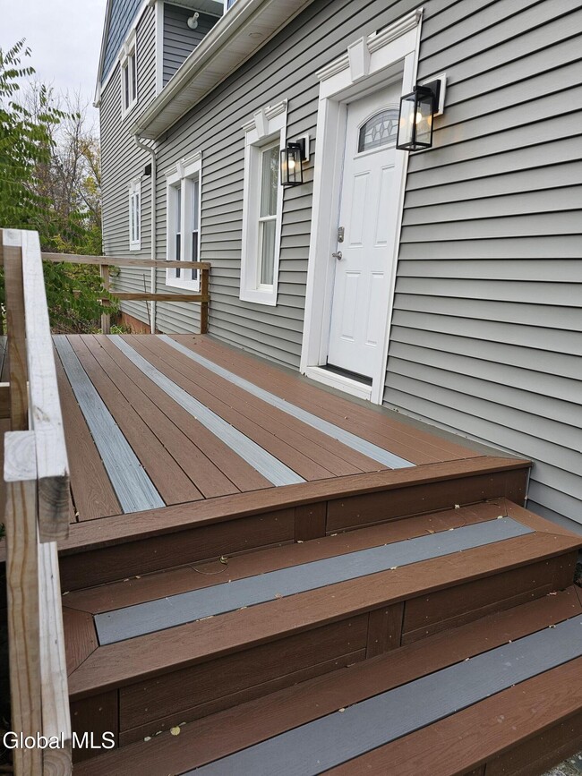 Building Photo - 489 Grooms Rd