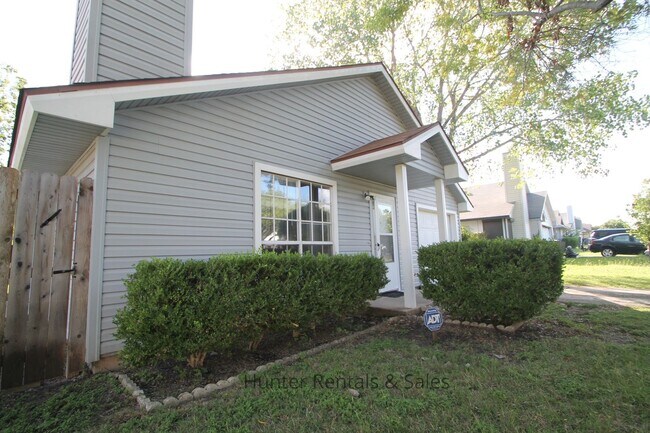Foto del edificio - Willowsprings Two Bedroom Cutie!