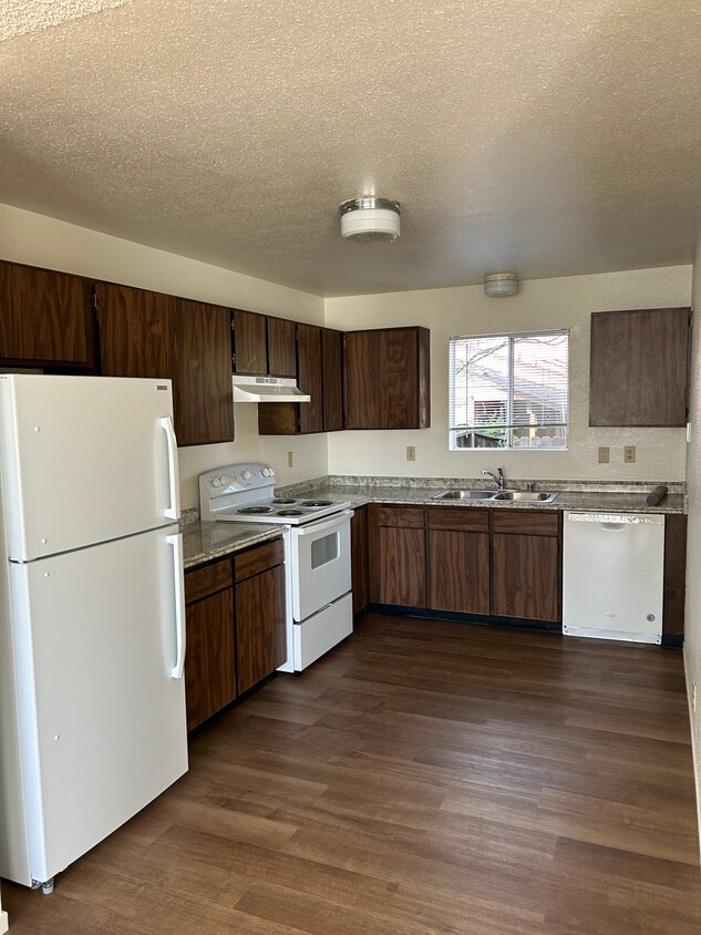 Primary Photo - 335 Lake Blvd