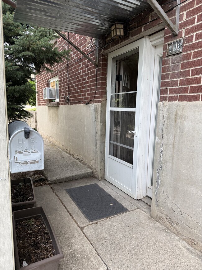 Building Photo - 603 Brixen Ct E