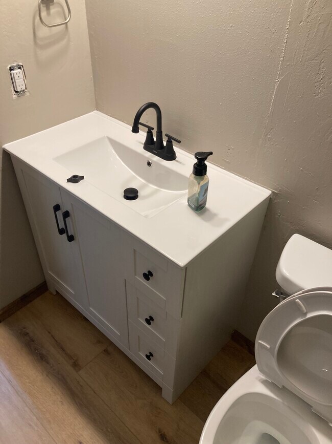 Foto del edificio - 342 Joseph St