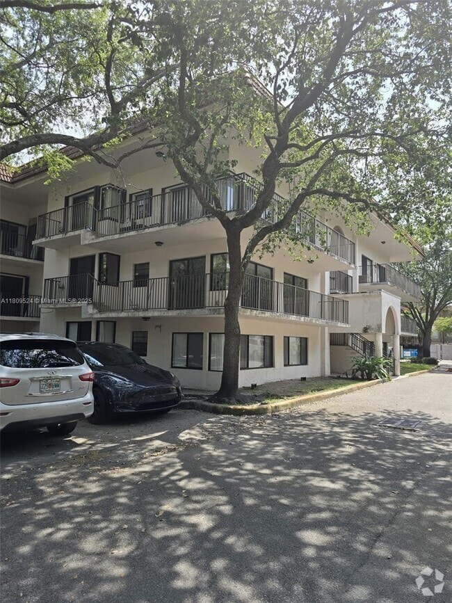 Building Photo - 4705 SW 62nd Ave