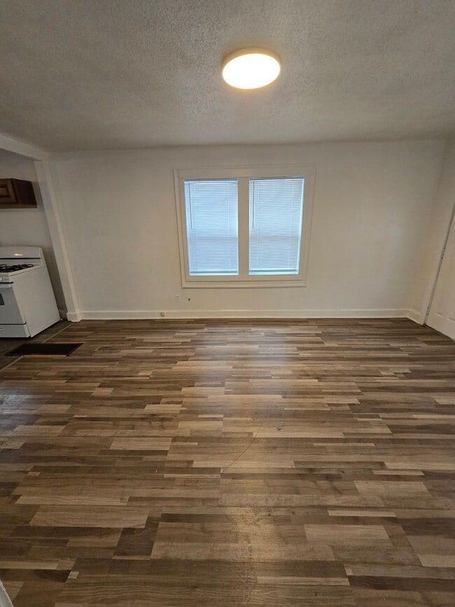 Building Photo - Two Bedroom Home Located on the Westside near 30th and MLK Street