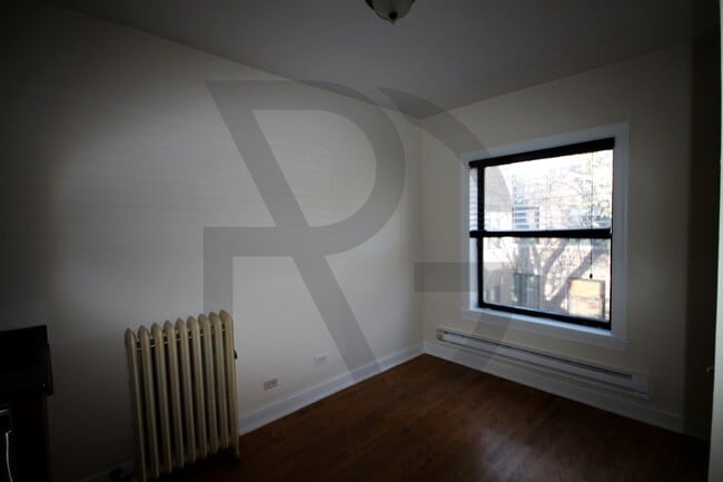 Building Photo - 748 W Addison St