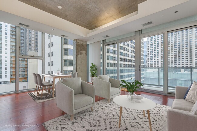 Foto del edificio - 550 N Saint Clair St
