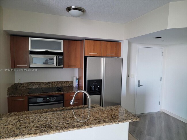 Foto del edificio - 9055 SW 73rd Ct