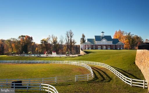 Foto del edificio - 4414 Thoroughbred Dr