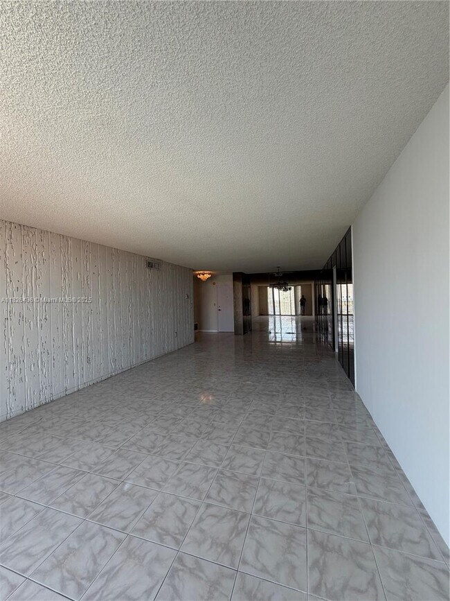 Foto del edificio - 2851 NE 183rd St