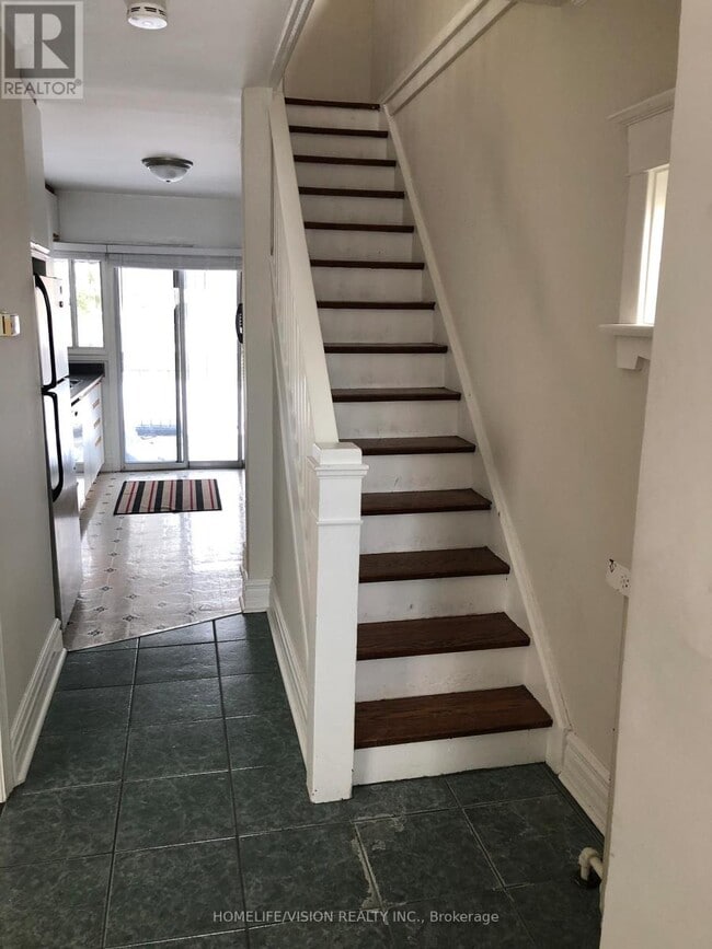 Photo du bâtiment - 140 Mortimer Ave