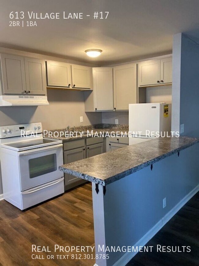 Building Photo - 613 Village Ln
