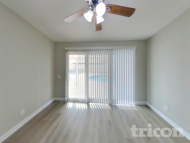 Foto del edificio - 10221 W Turney Ave