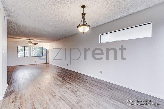 Building Photo - Unit