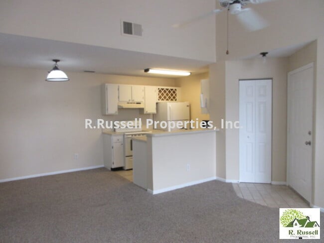 Building Photo - Regency Park  one bedroom top floor condo ...