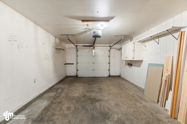 Building Photo - 6047 S Aurora Dr