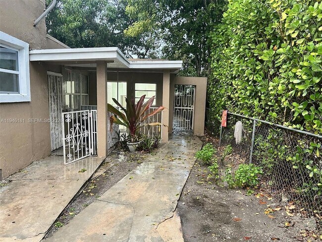 Foto del edificio - 261 NW 49th St