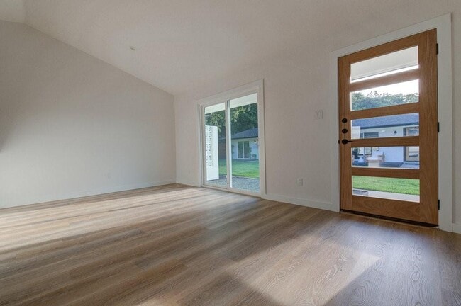 Building Photo - 1207 Hollow Creek Dr
