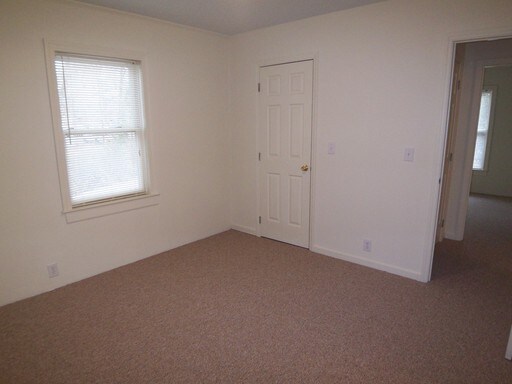 Building Photo - 148 Churchill Ln