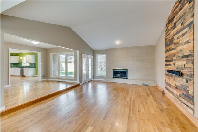 Foto del edificio - Charming 3-Bed, 2-Bath Home in West Norman...