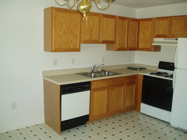 Room for your favorite kitchen set - 327 Garfield St