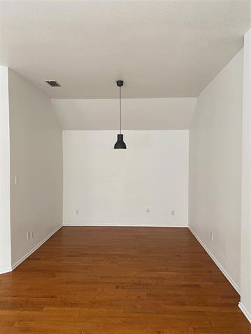 Foto del edificio - 7911 Whispering Tree Ln