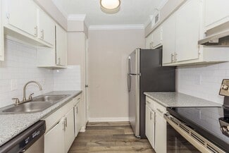 Building Photo - 2067 Spenwick Dr