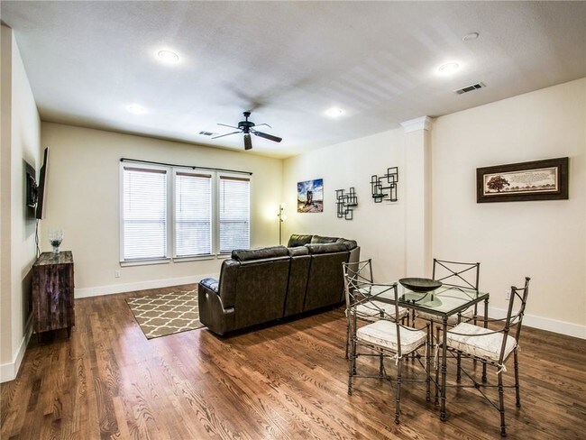 Foto del edificio - 4830 Cedar Springs Rd