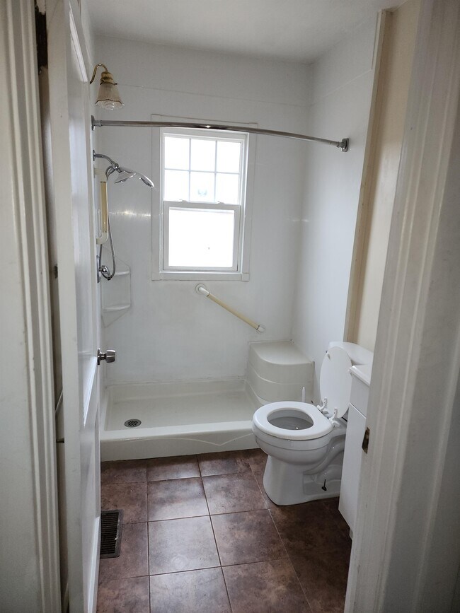 Foto del edificio - 5915 Elmwood Ave