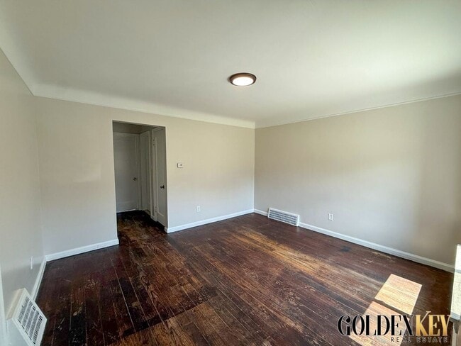 Building Photo - Charming 3 Bed 1 Bath on Detroit’s Eastside!