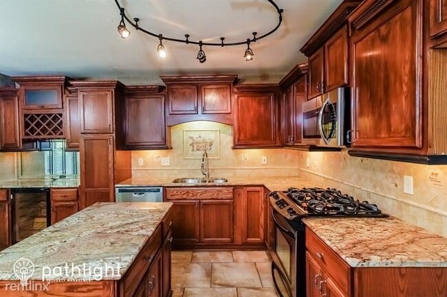 Building Photo - 3 br, 2.5 bath House - 6026 Elk Valley UNIT