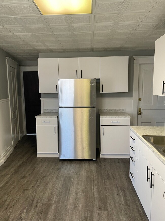 86 Rejtan St Unit 2 Upper, Buffalo, NY 14206 Condo for Rent in