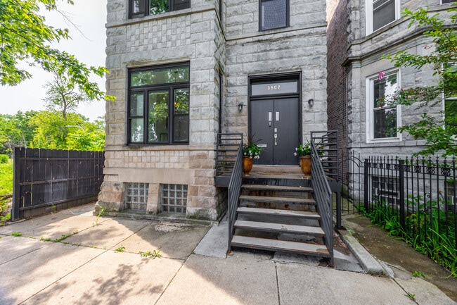 Building Photo - 3507 W Carroll Ave